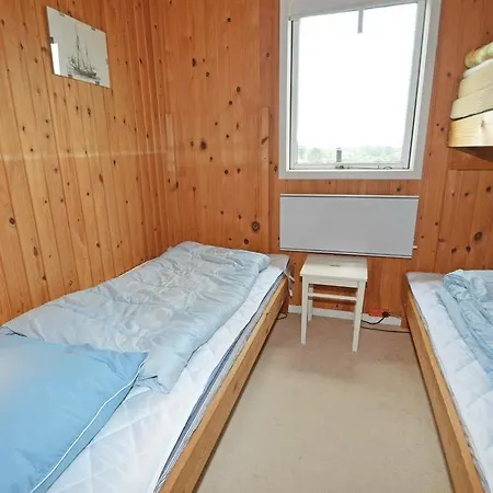 Three-bedroom Holiday With A Fireplace 109