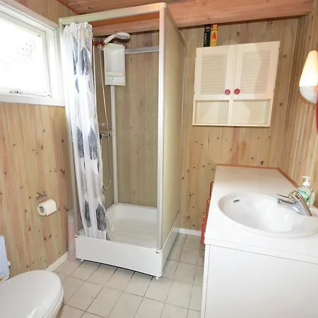 Дом отдыха Three-bedroom Holiday With A Fireplace 109